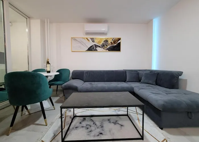 Stan M&s, Boulevard-centar Grada *